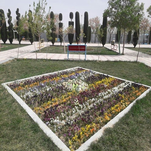 آماده سازی و فضای سازی پارک لاله شامل روشنایی و تعمیر پایه چراغها، شستشو و نظافت نمازخانه، گلکاری