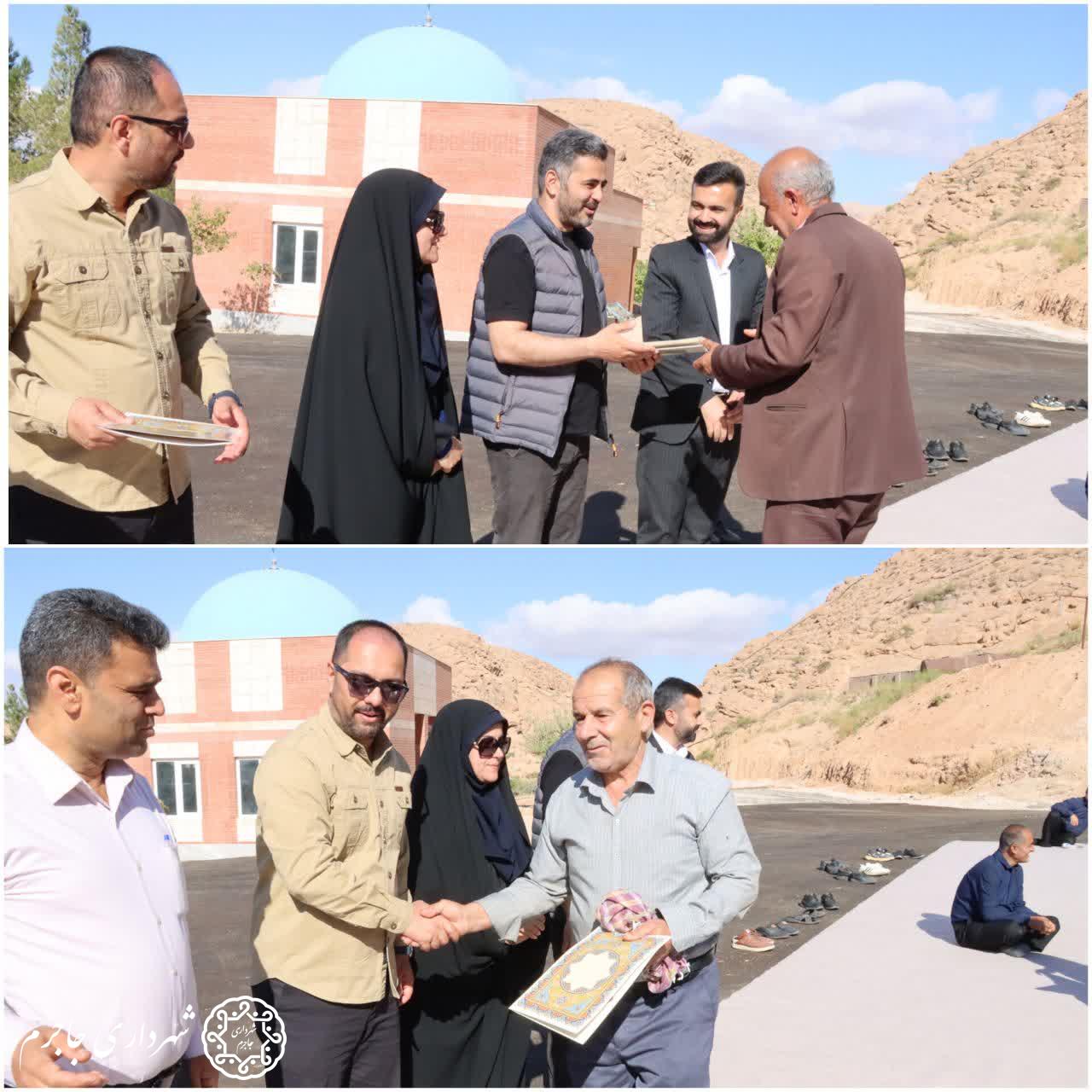 تجلیل از بازنشستگان شهرداری جاجرم در تنگه گزی